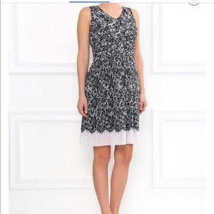 DKNY Sleeveless Pleated Dress Sz M NWT